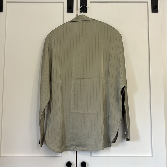 Commense Oversized Button Up Pinstriped Satin Collared Shirt - Picture 6 of 8